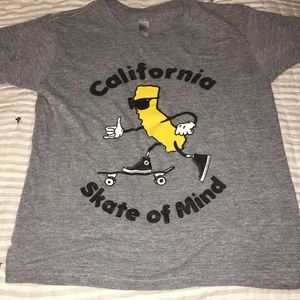 California skate of mind size 6 tee